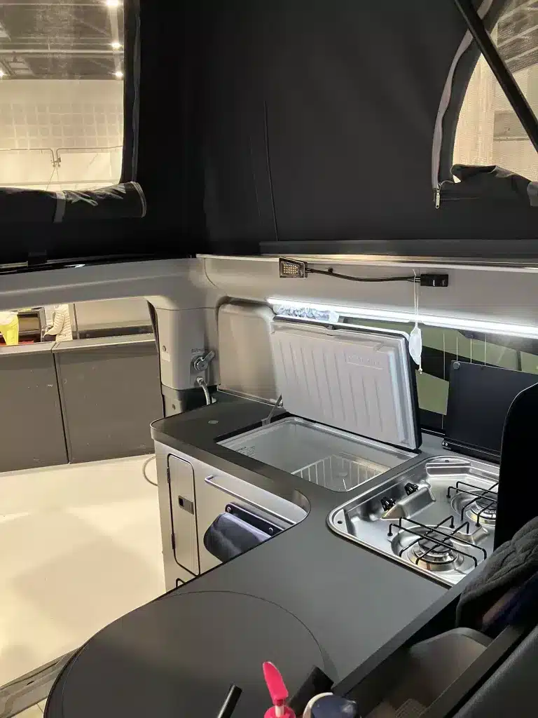 Cuisine arrière Location Van Aménagé Trip Tribu