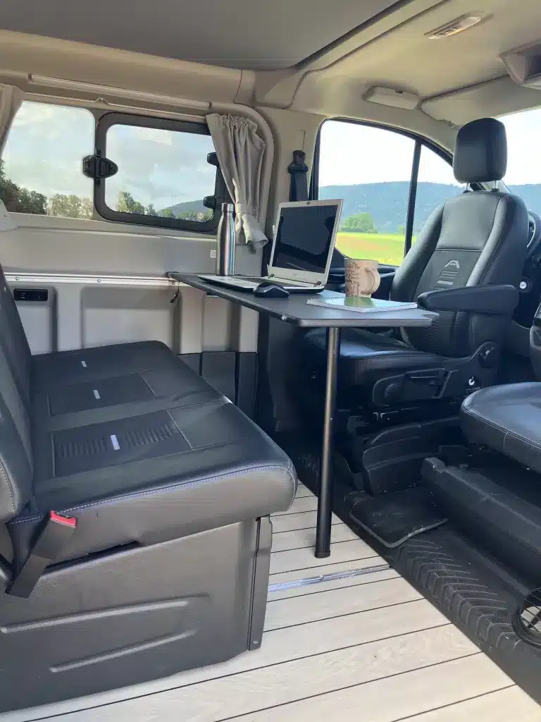 location van ain Nomade worker